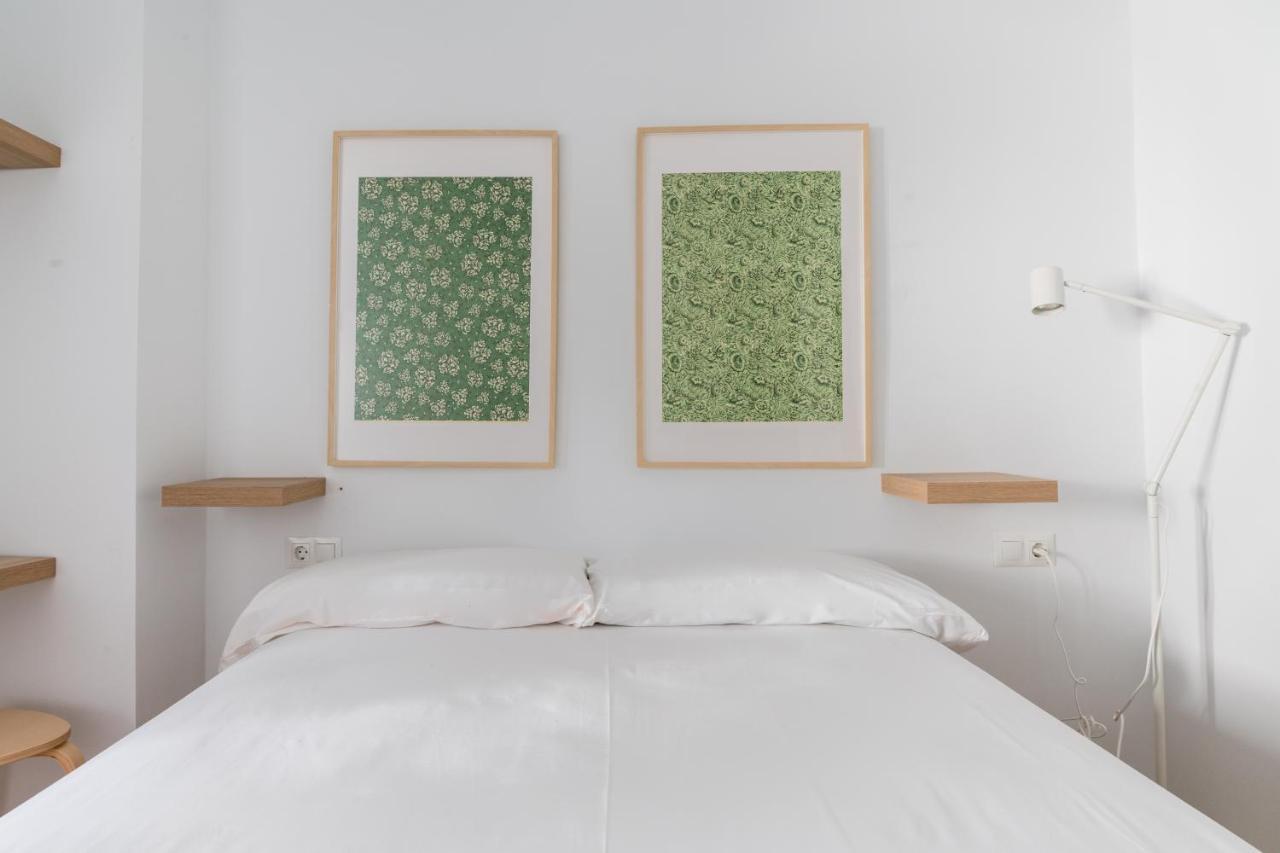 Holi-Rent Pureza Apartment Sevilla Bagian luar foto