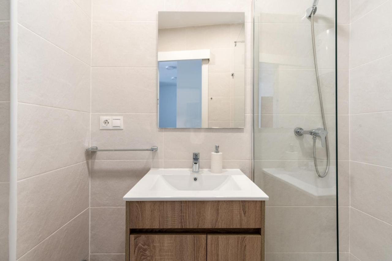 Holi-Rent Pureza Apartment Sevilla Bagian luar foto